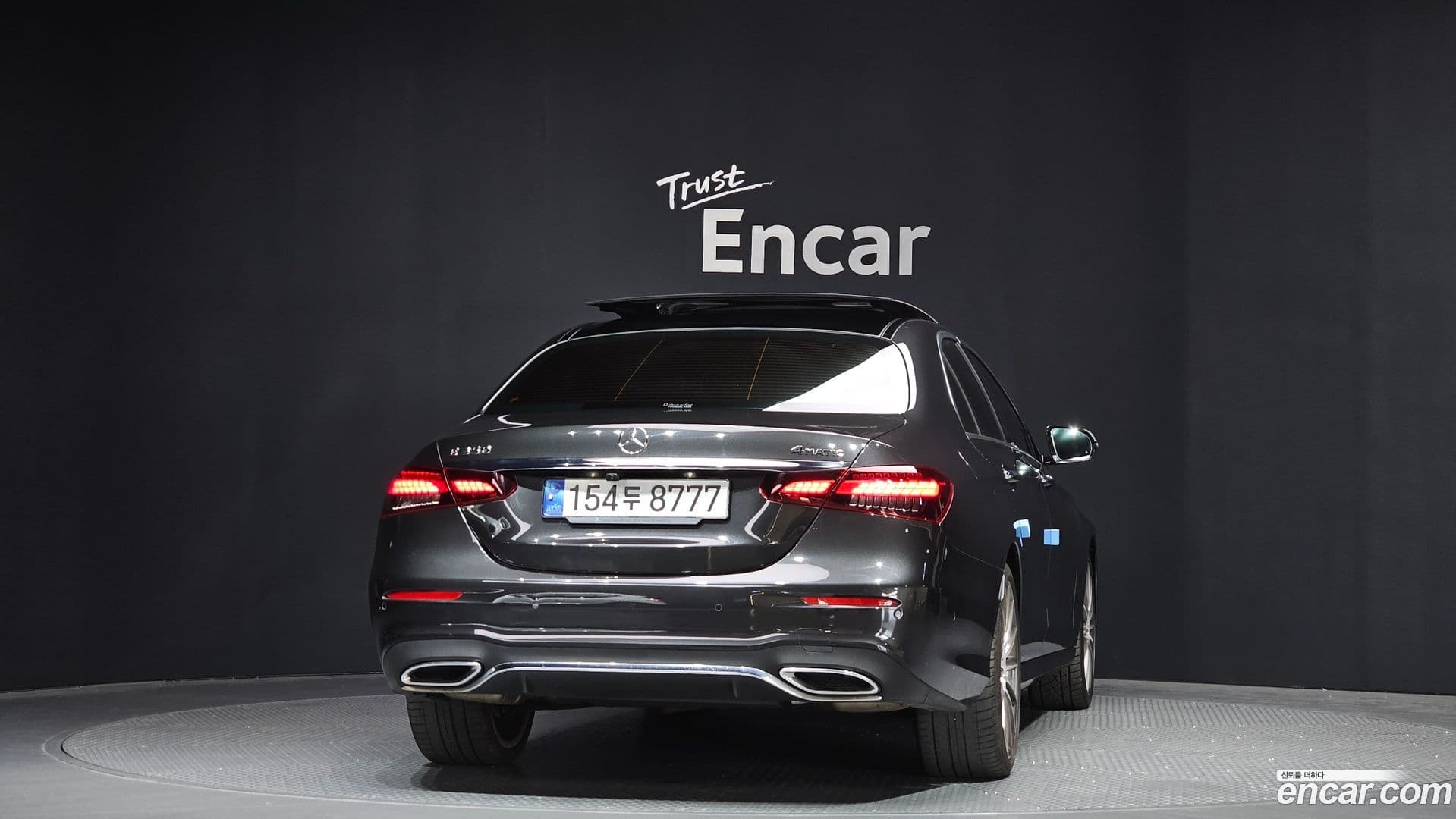 Main__Slider__Photo:E-Class Mercedes-Benz 2022.3-3
