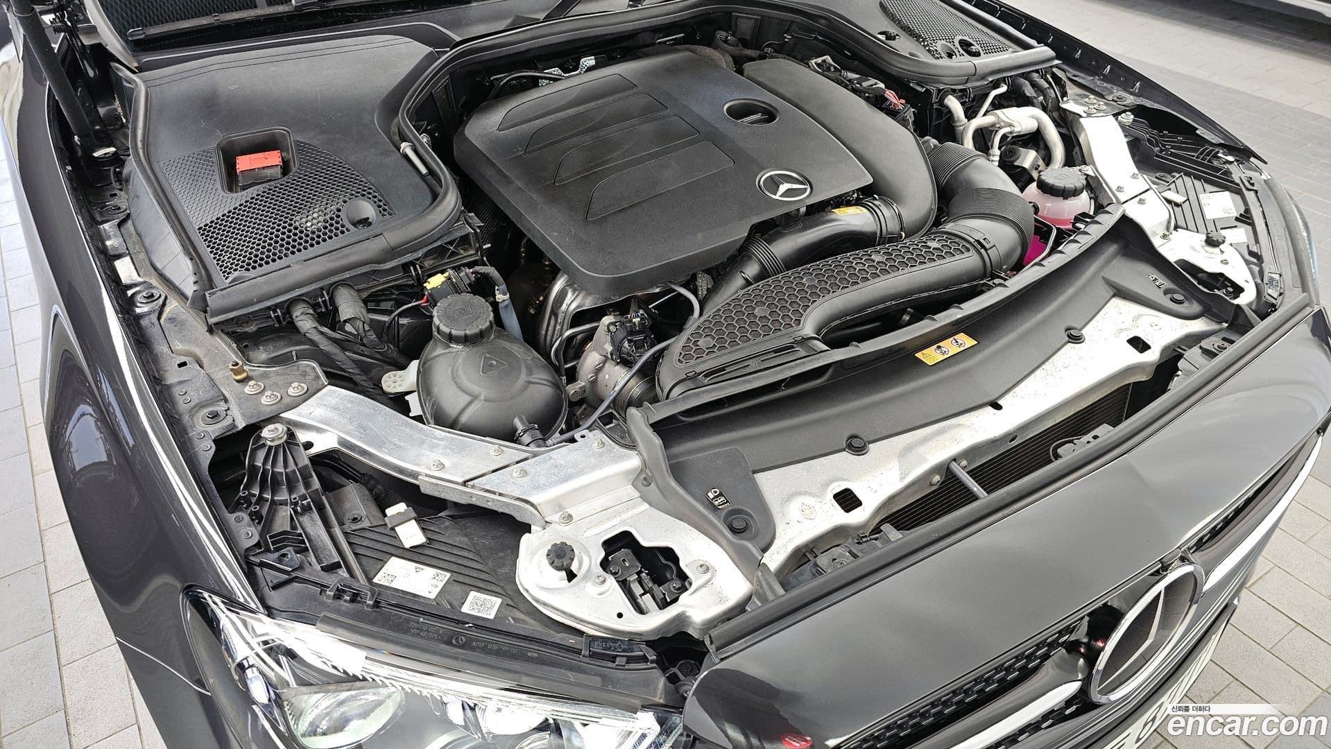 Main__Slider__Photo:E-Class Mercedes-Benz 2022.3-5