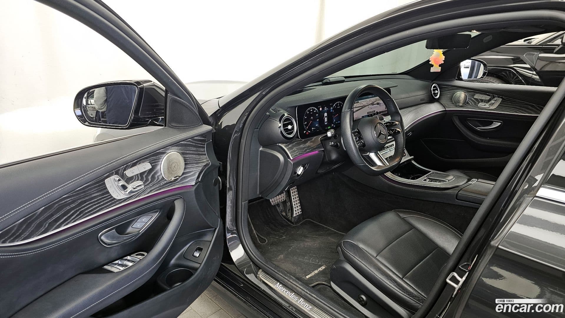 Main__Slider__Photo:E-Class Mercedes-Benz 2022.3-9