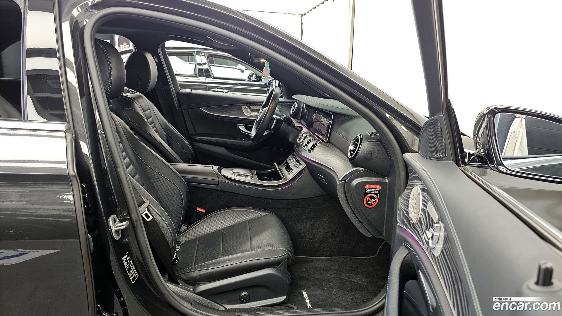 Main__Slider__Photo:E-Class Mercedes-Benz 2022.3-10