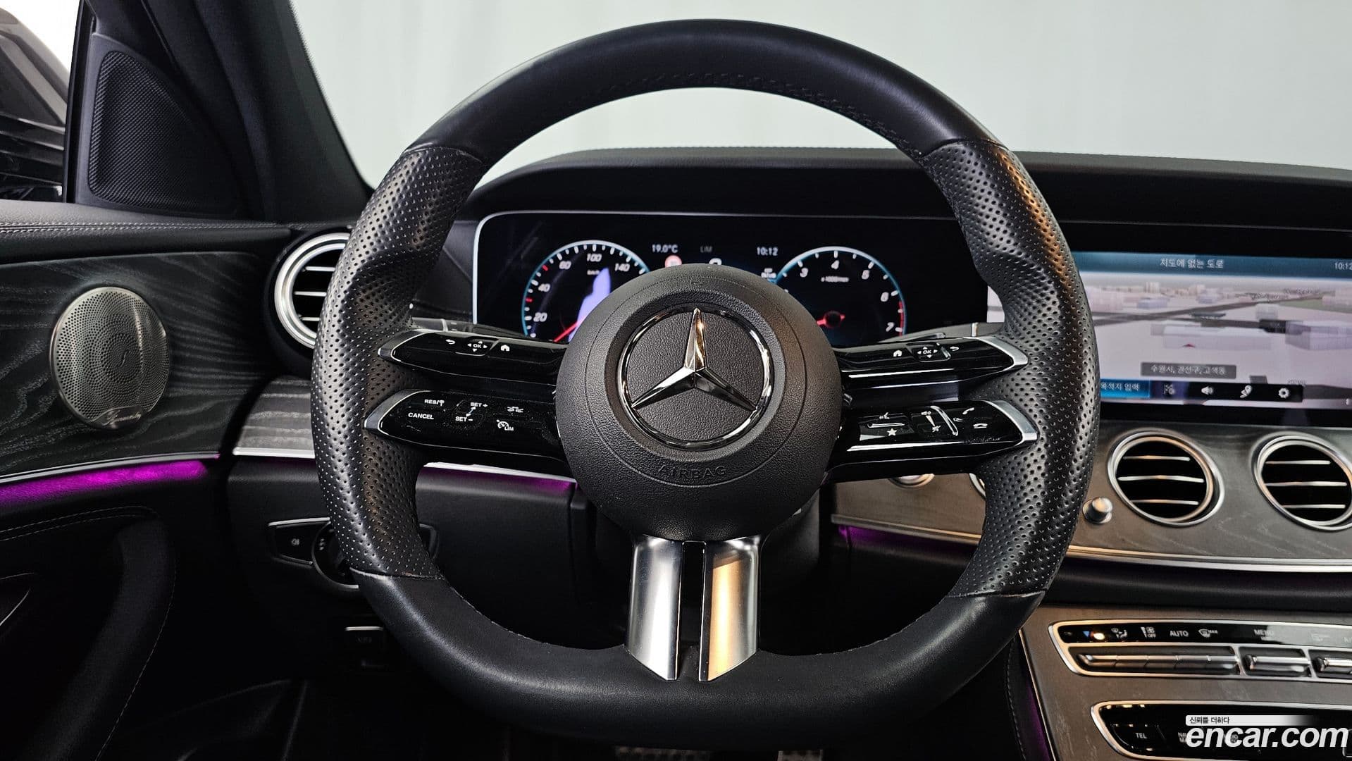 Main__Slider__Photo:E-Class Mercedes-Benz 2022.3-12