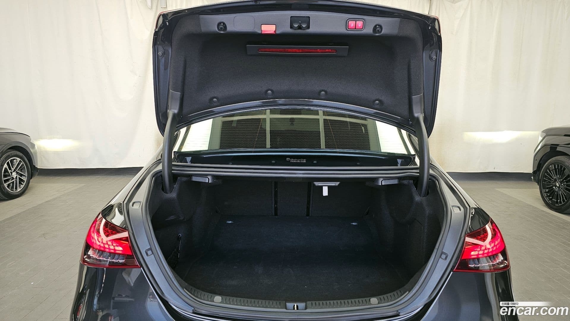 Main__Slider__Photo:E-Class Mercedes-Benz 2022.3-19