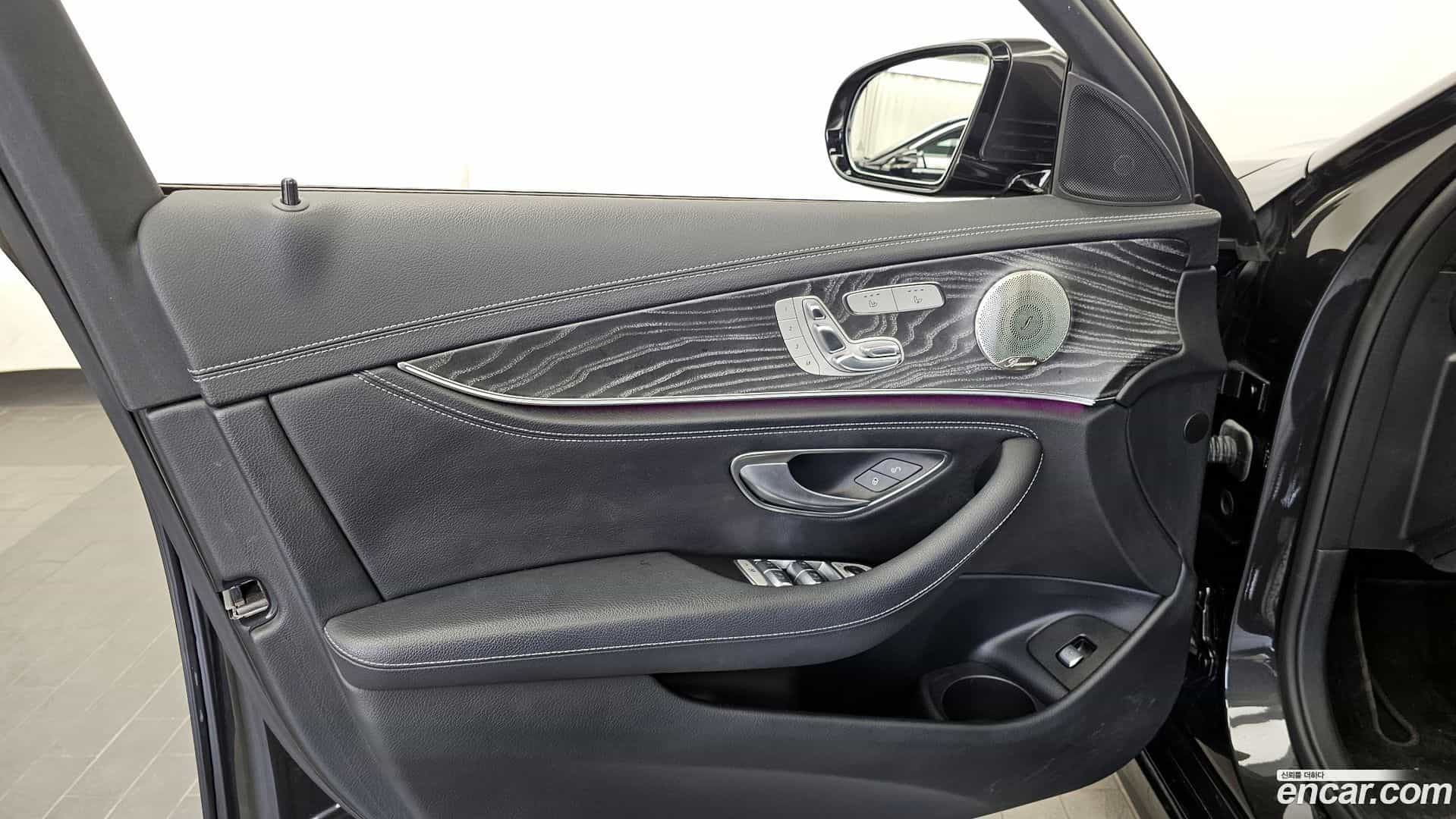 E-Class Mercedes-Benz 2022.3-INNER-034