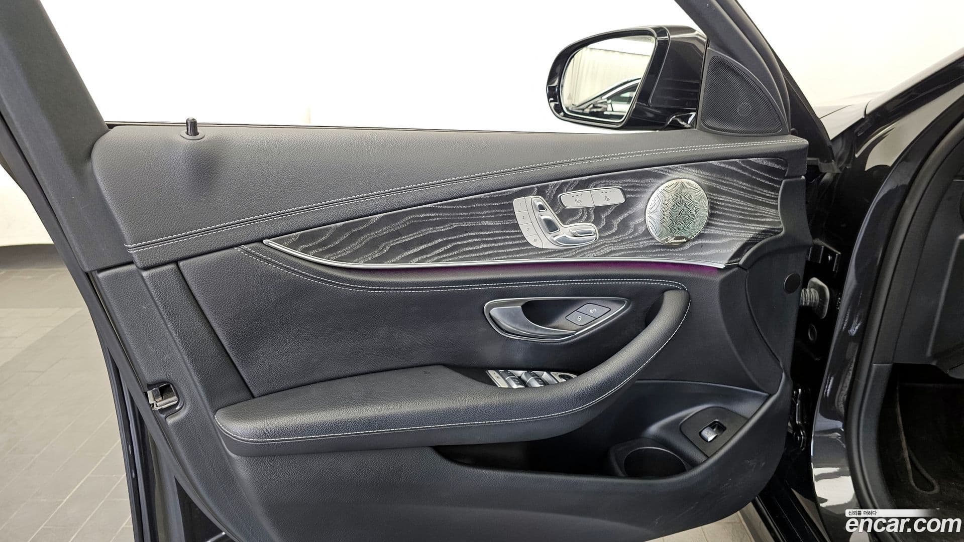 Main__Slider__Photo:E-Class Mercedes-Benz 2022.3-23