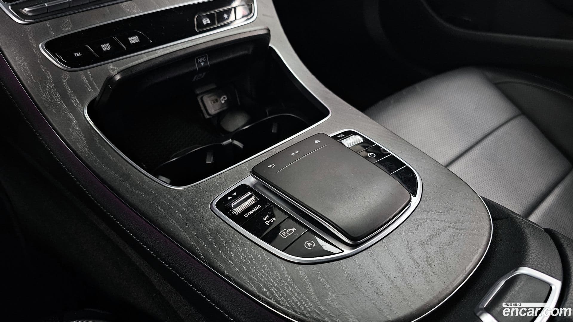 Main__Slider__Photo:E-Class Mercedes-Benz 2022.3-30