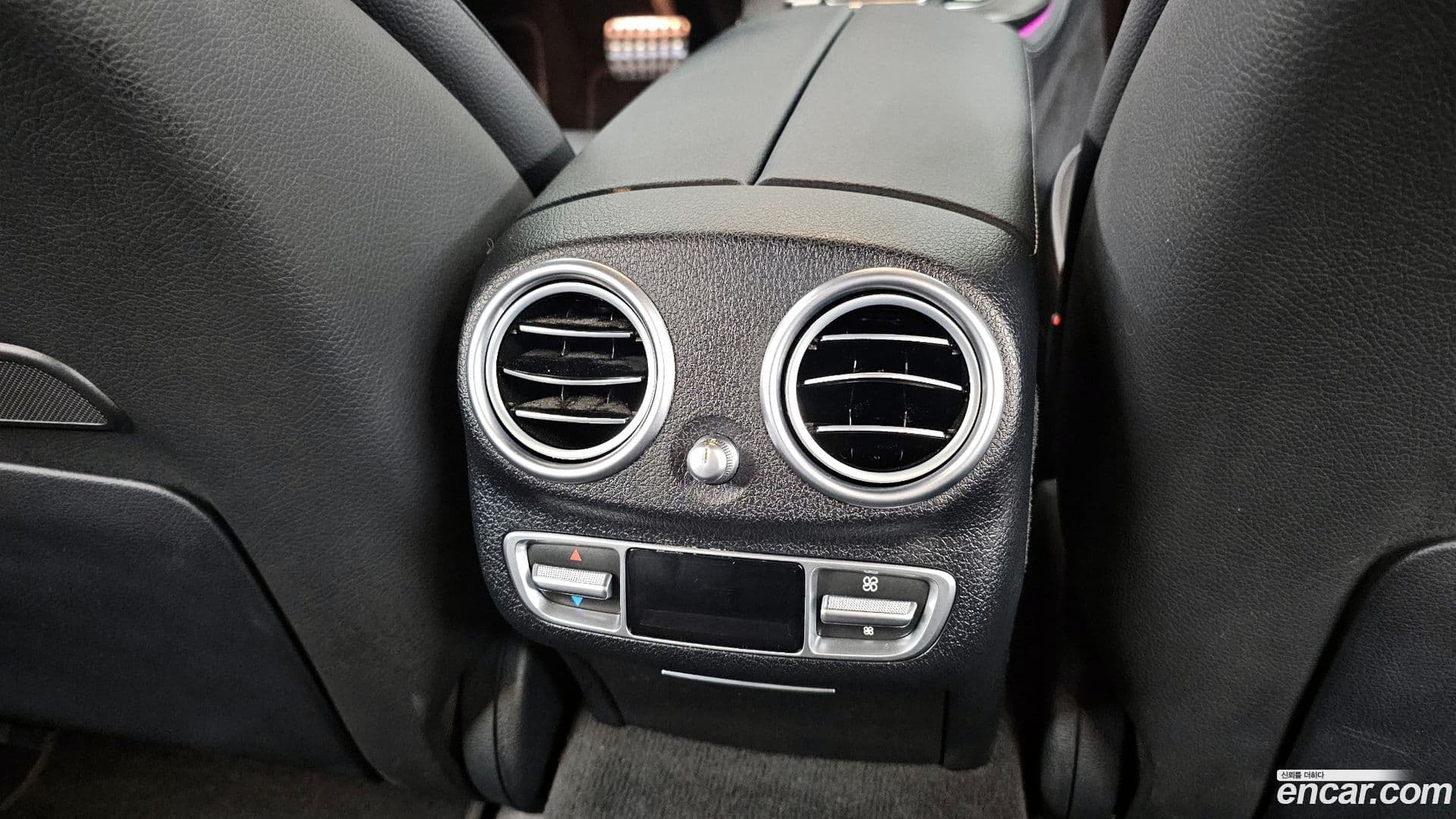 Main__Slider__Photo:E-Class Mercedes-Benz 2022.3-31