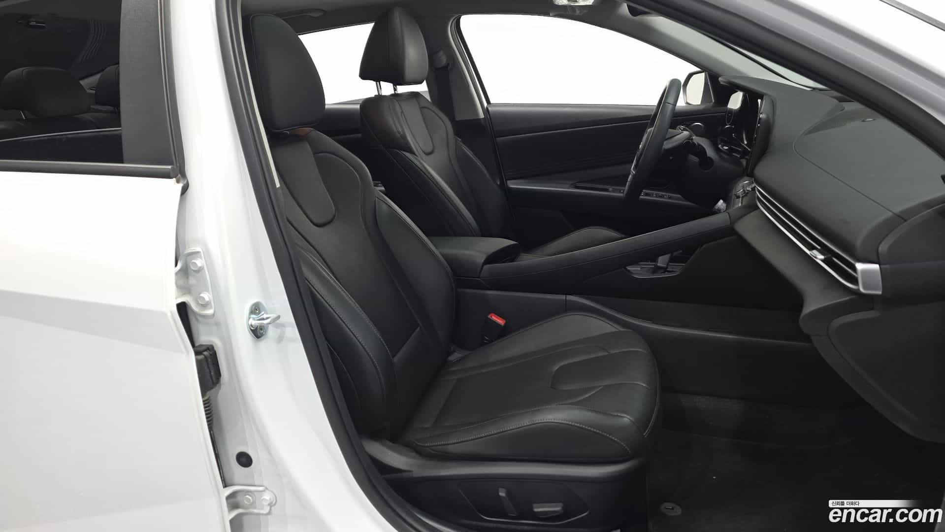AVANTE Hyundai 2022.3-OPTION-016