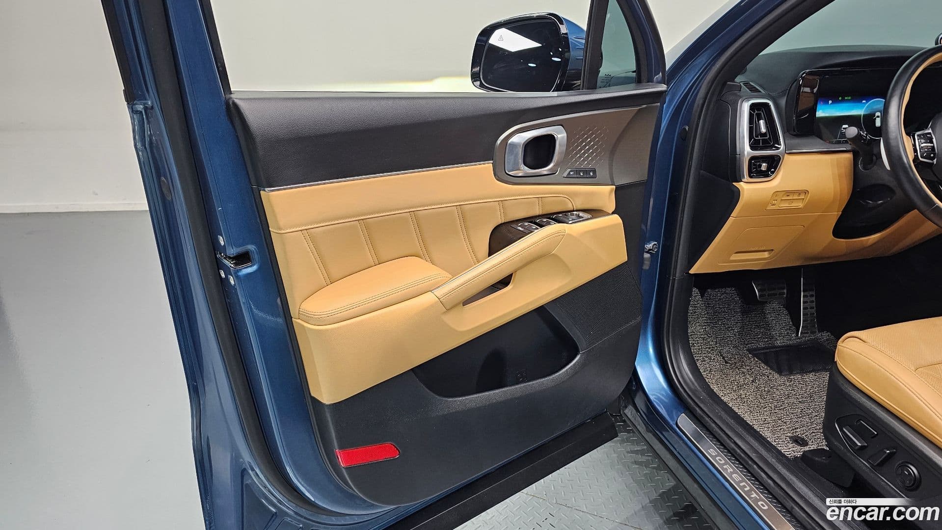 Main__Slider__Photo:Sorento Kia 2023.2-23