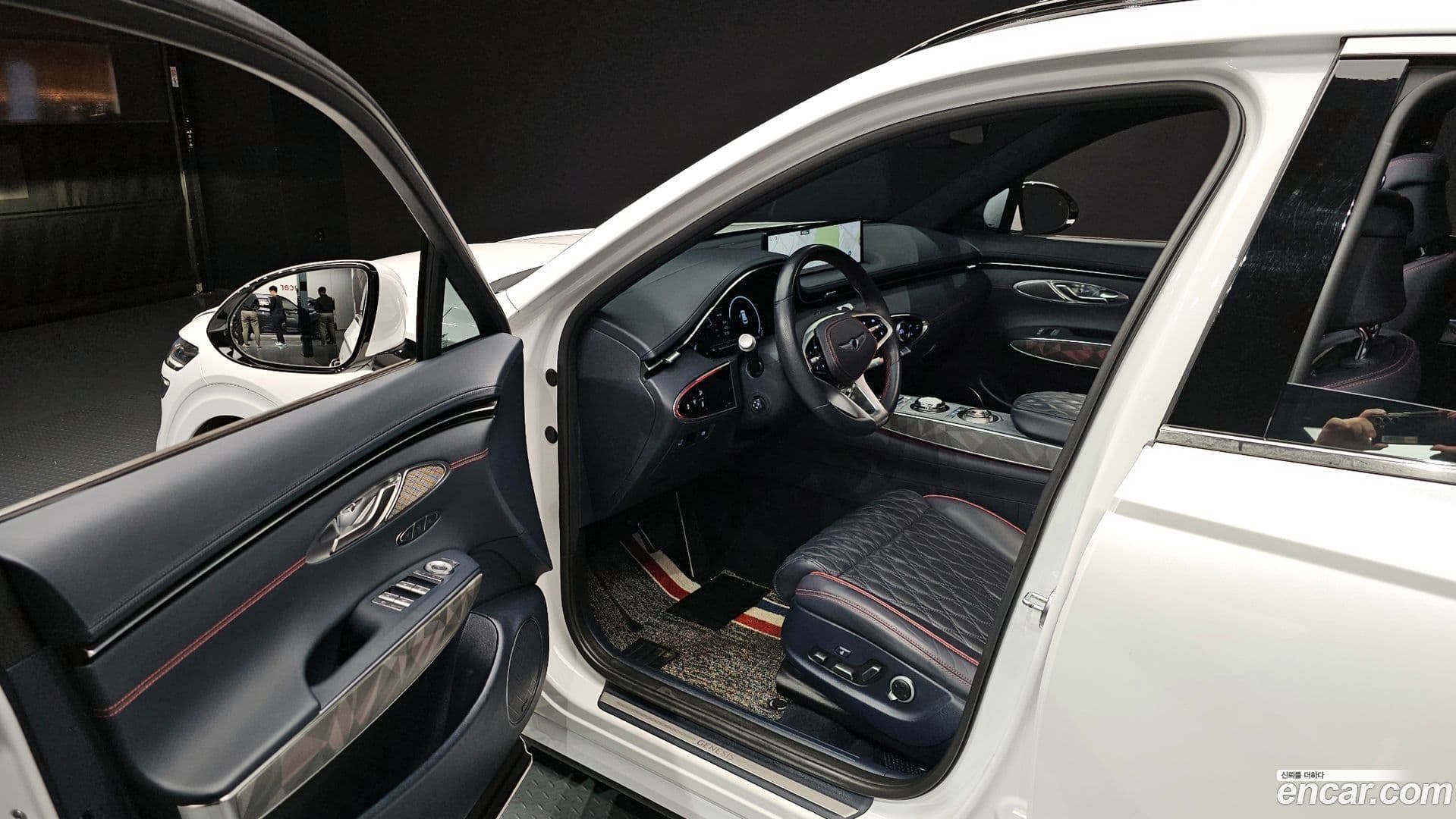Main__Slider__Photo:GV70 Genesis 2022.3-9