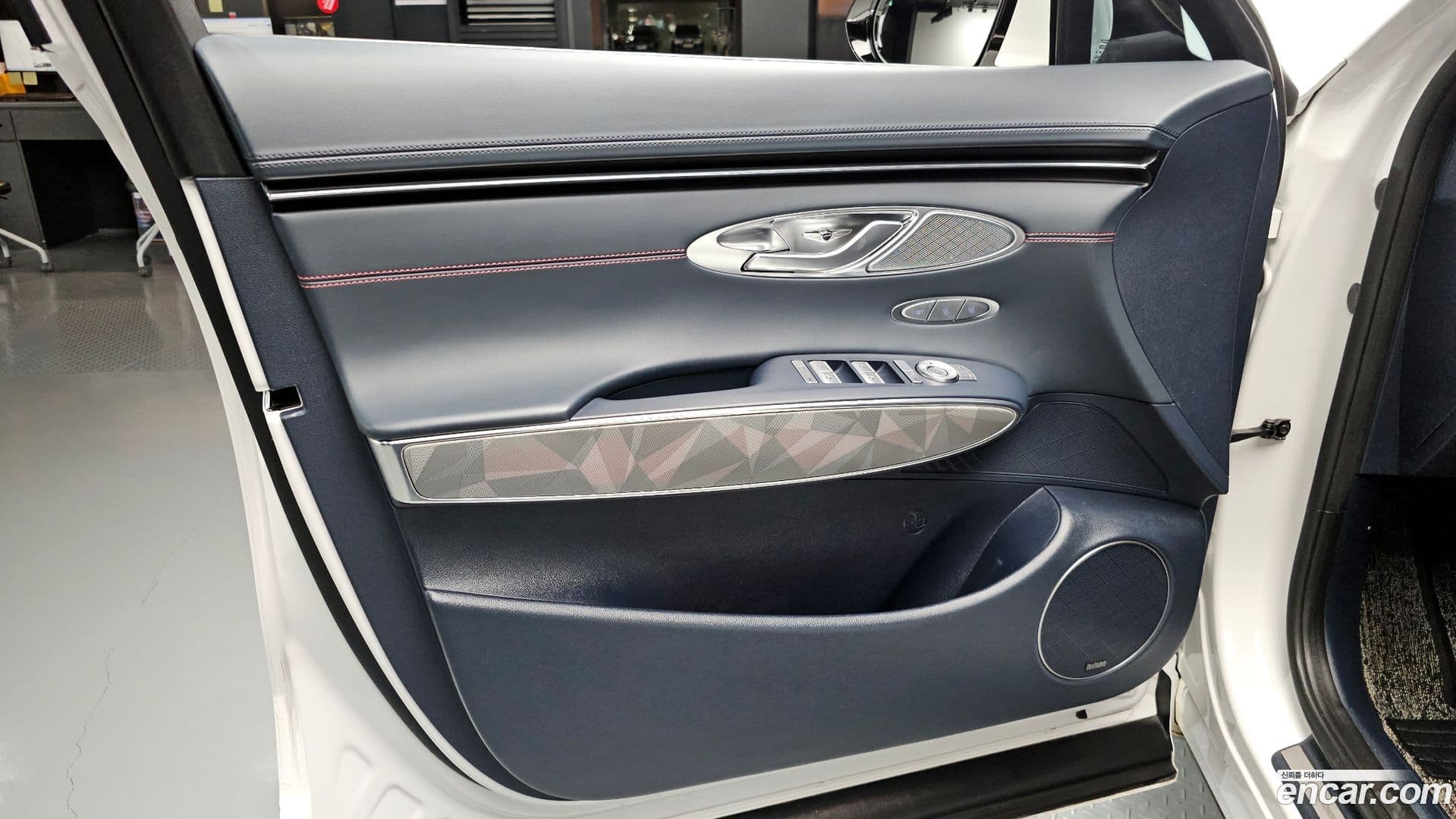 Main__Slider__Photo:GV70 Genesis 2022.3-23