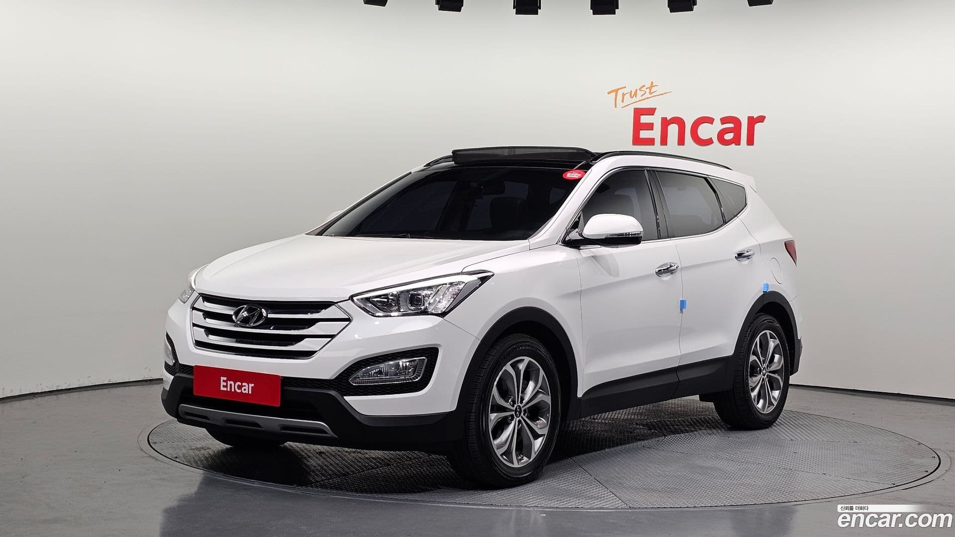 Main__Slider__Photo:Santafe Hyundai 2014.4-0