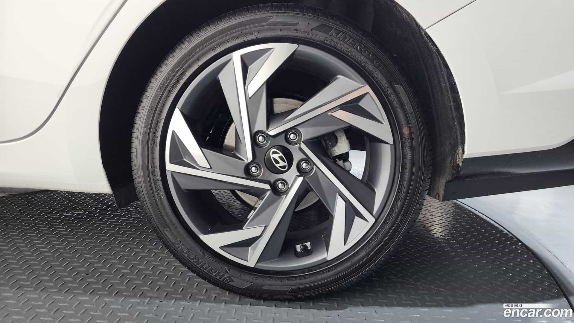 AVANTE Hyundai 2024.0-OUTER-031