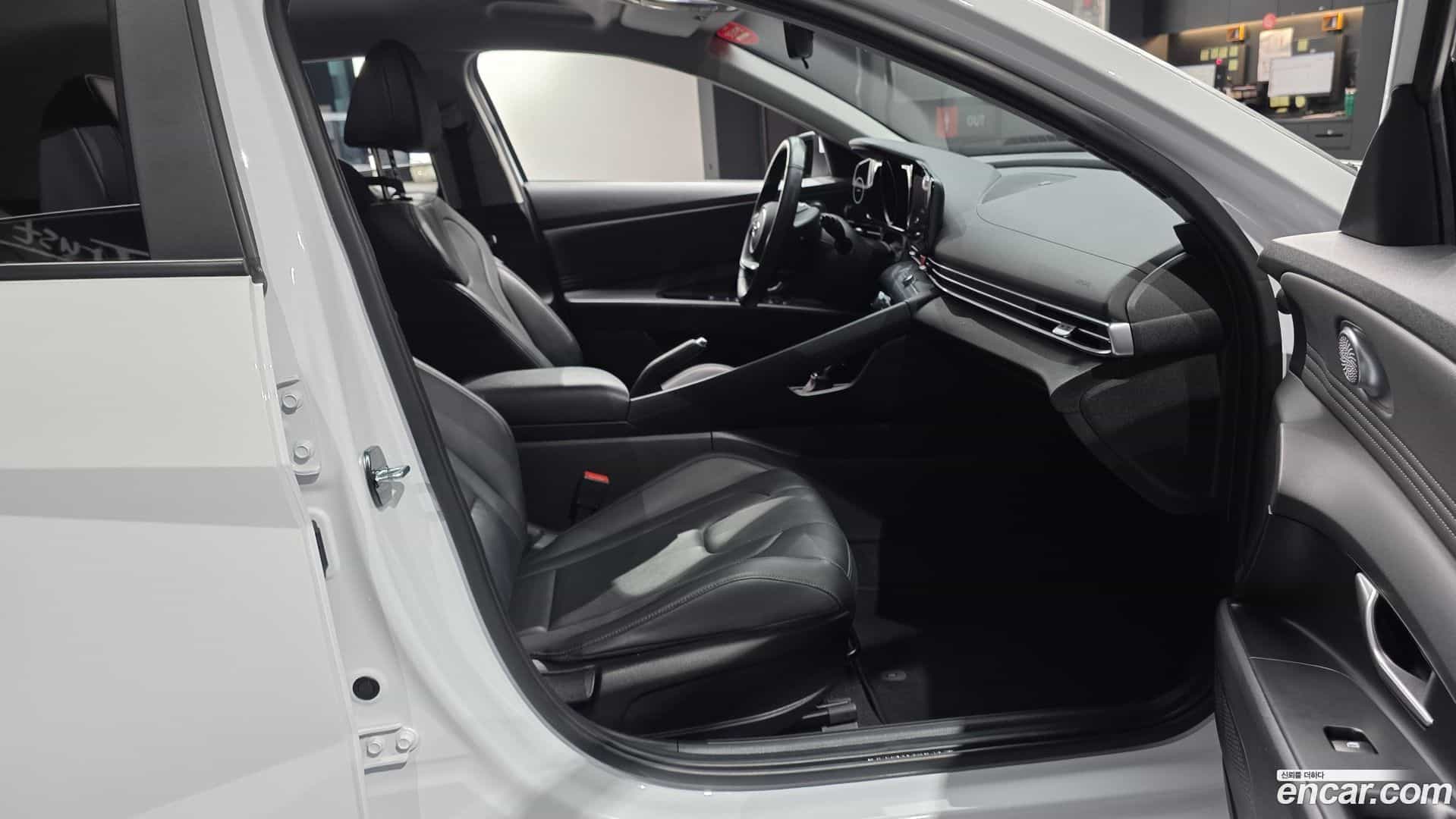 AVANTE Hyundai 2020.4-INNER-036