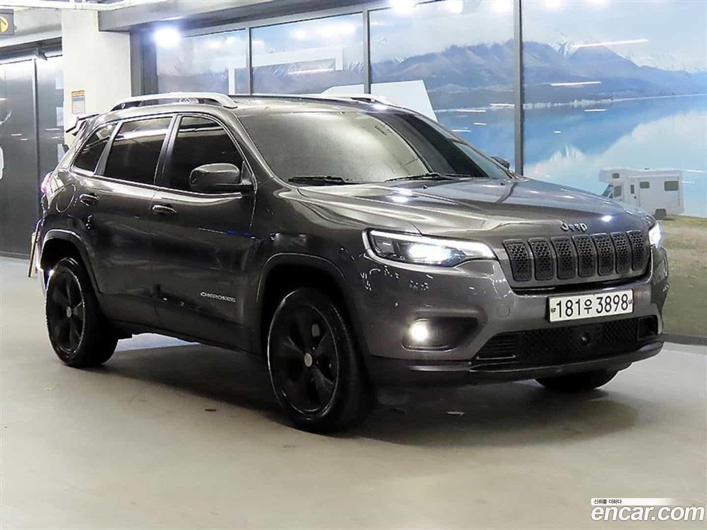 Cherokee Jeep 2020.5-OUTER-001