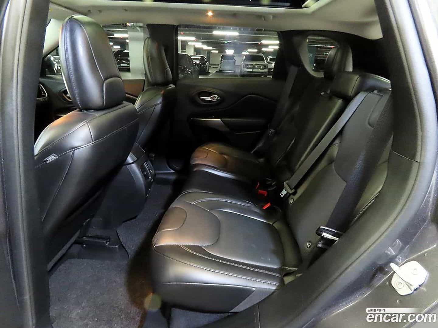 Cherokee Jeep 2020.5-INNER-007
