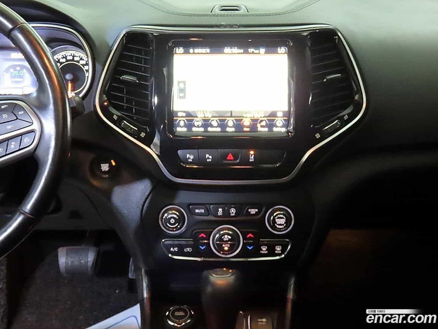 Cherokee Jeep 2020.5-OPTION-015