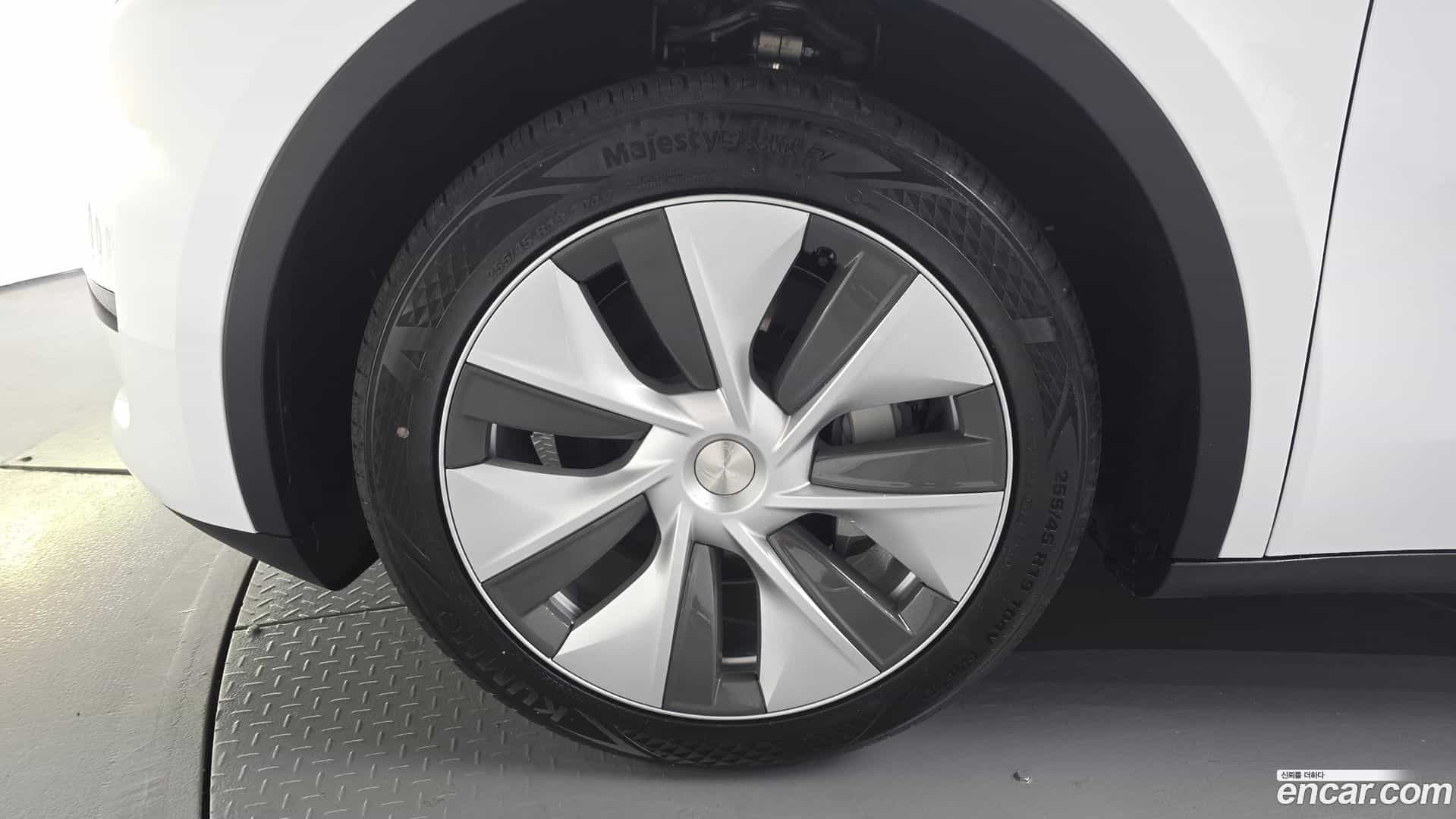 Model Y Tesla 2024.2-OUTER-005