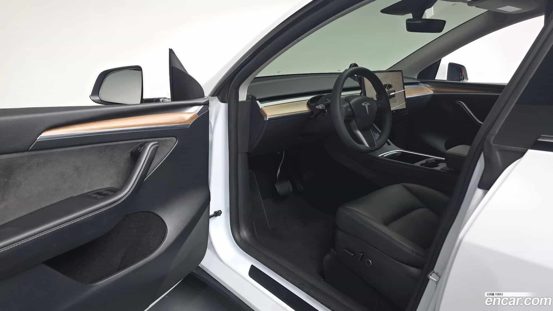 Model Y Tesla 2024.2-INNER-010