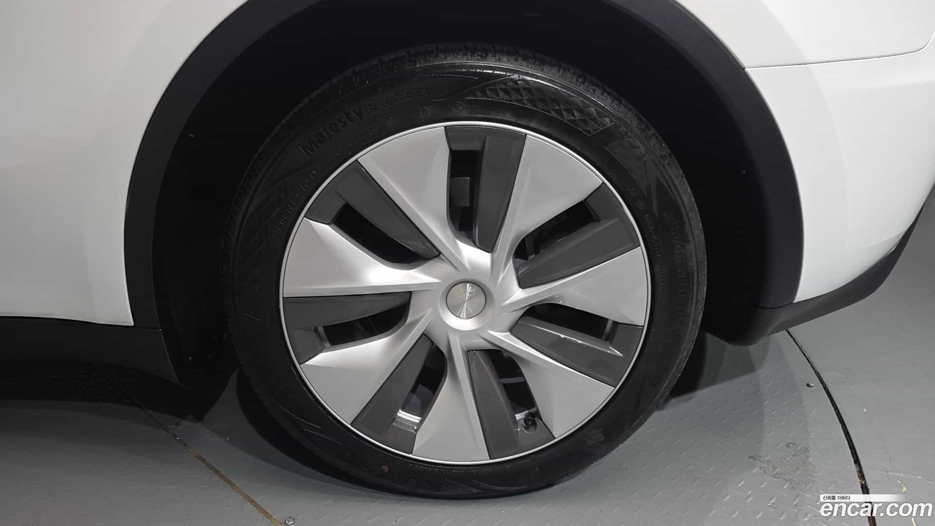 Model Y Tesla 2024.2-OUTER-031
