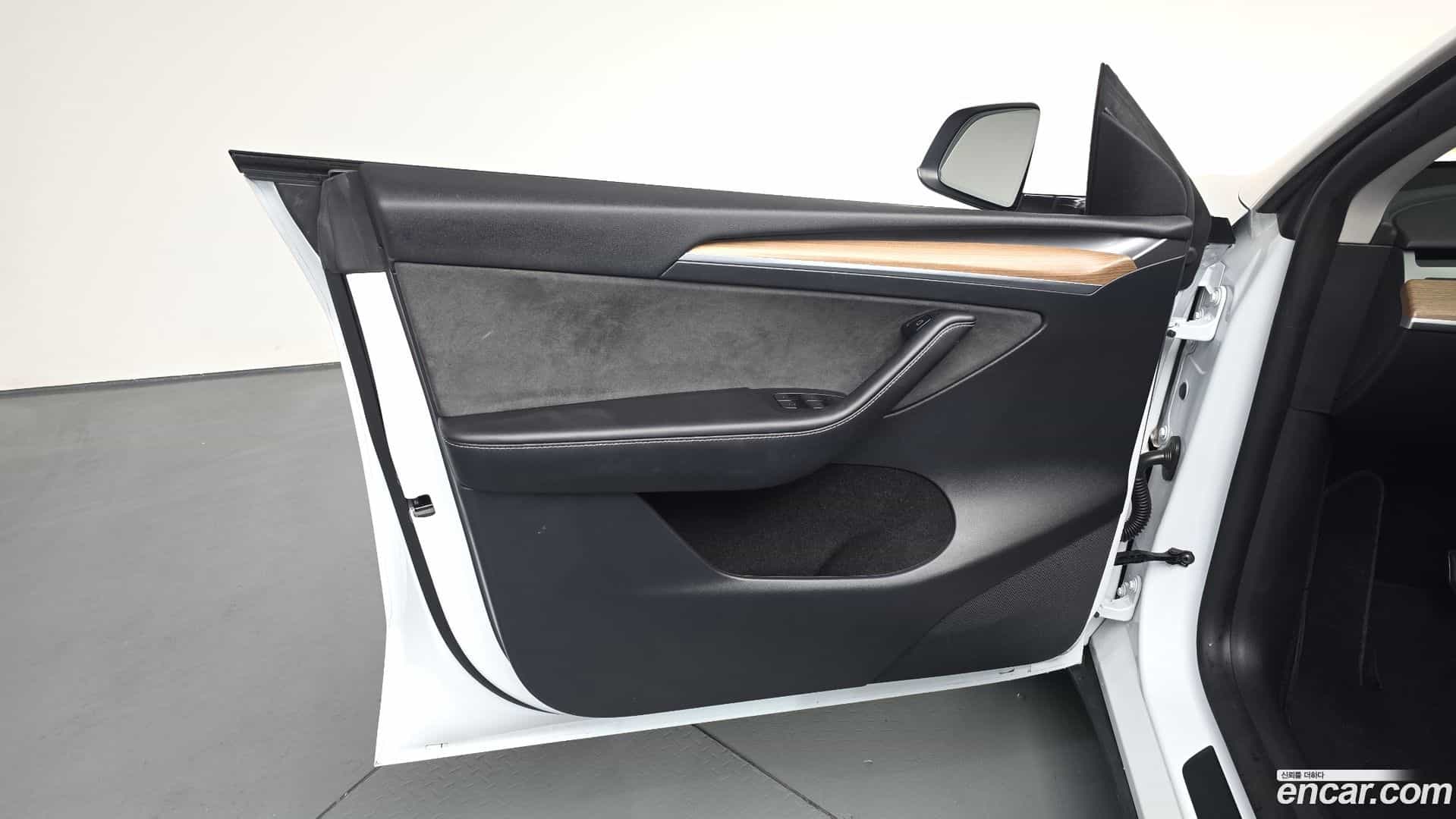 Model Y Tesla 2024.2-INNER-034