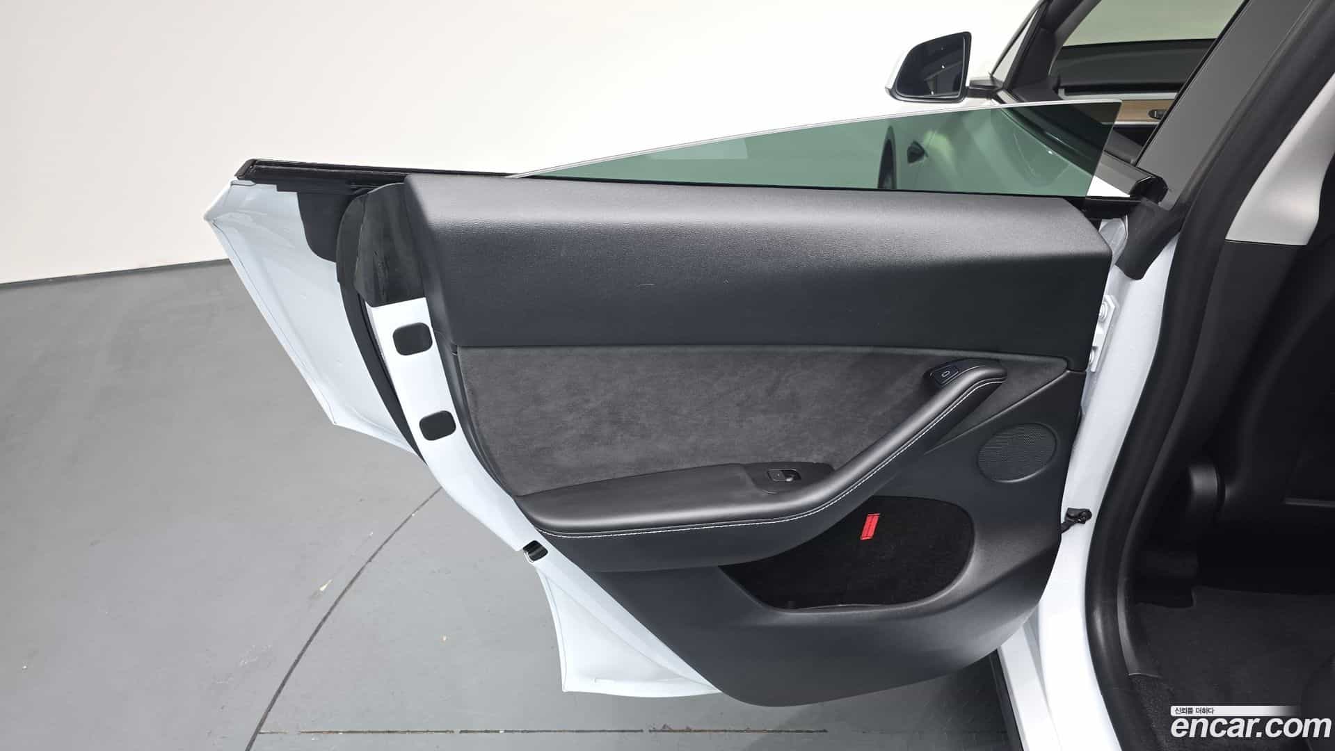 Model Y Tesla 2024.2-INNER-035