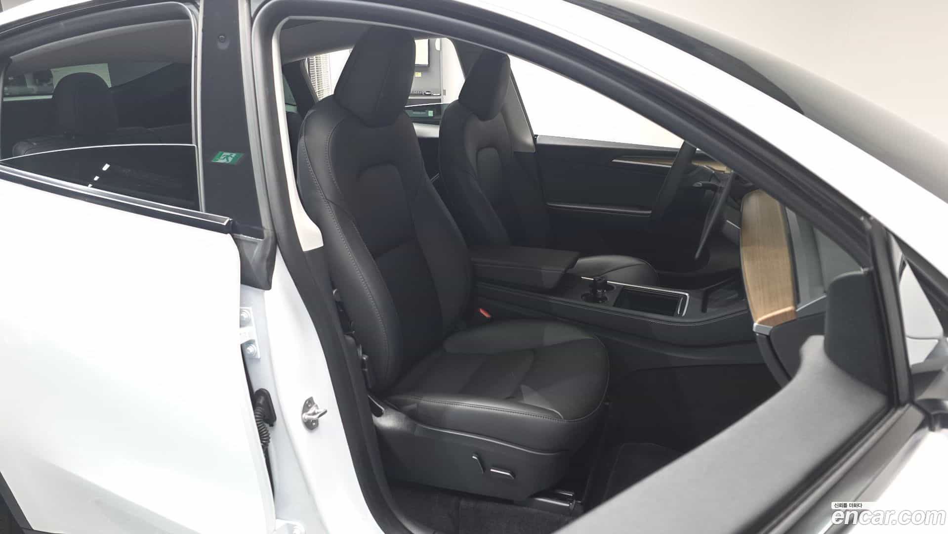 Model Y Tesla 2024.2-INNER-036