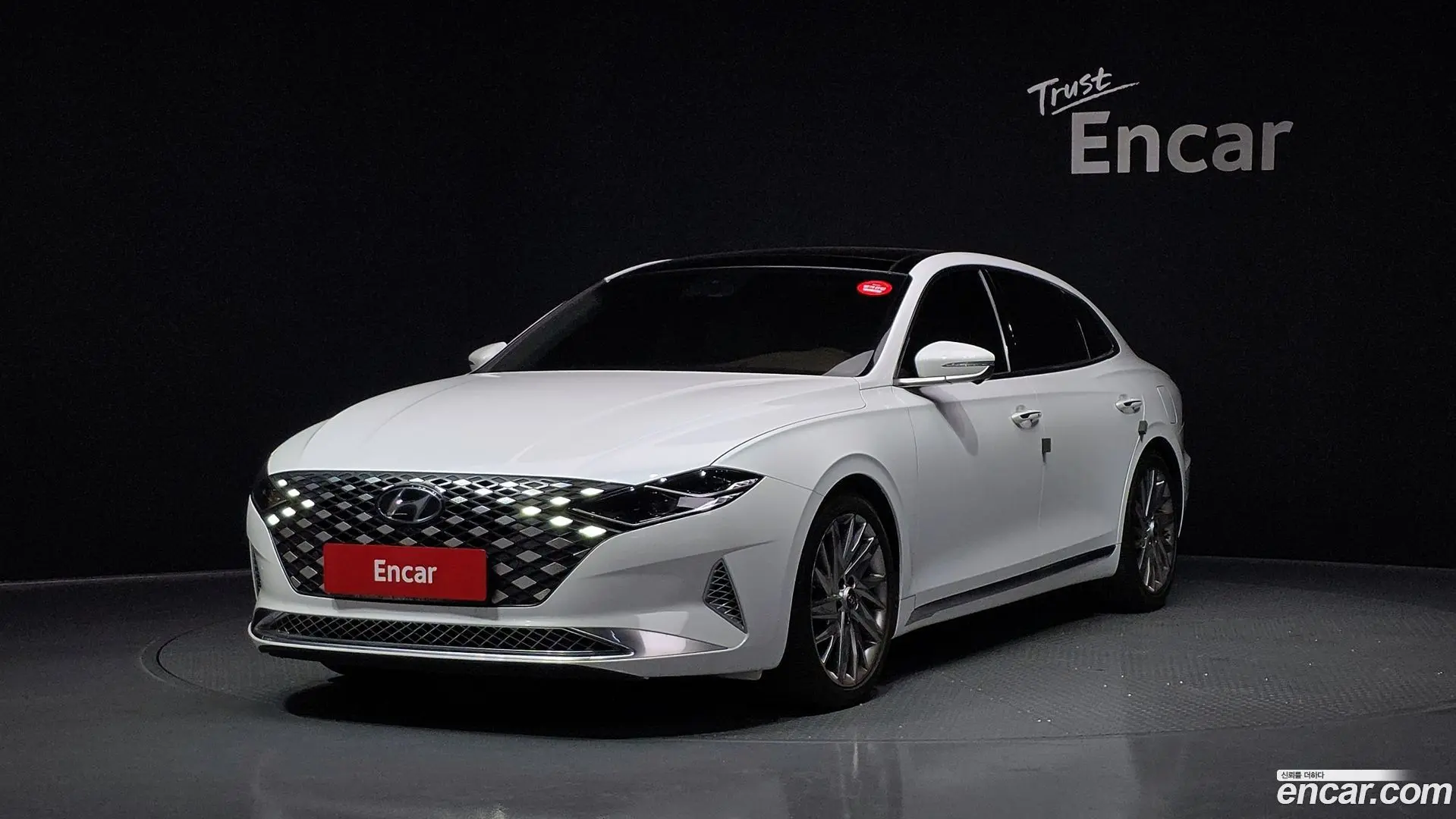 Main__Slider__Photo:Grandeur Hyundai 2020.1-0