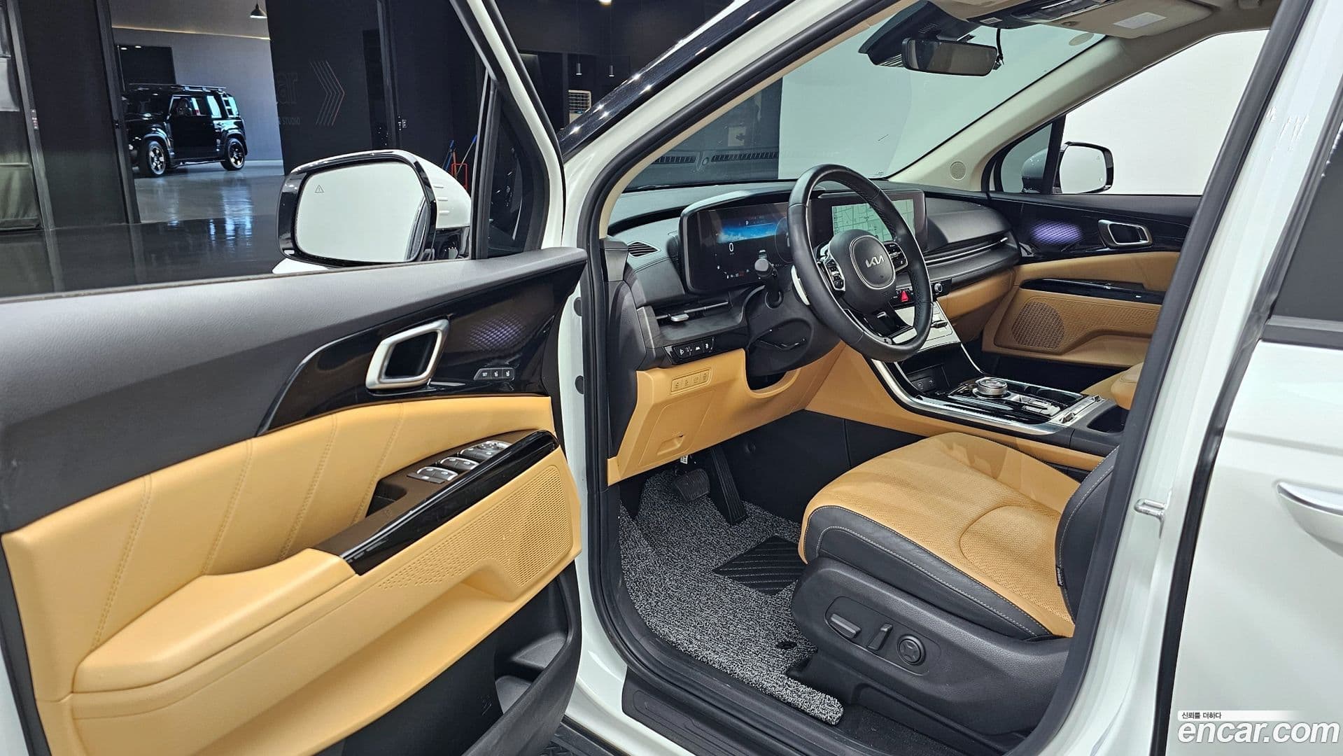 Main__Slider__Photo:Canival Kia 2023.0-9