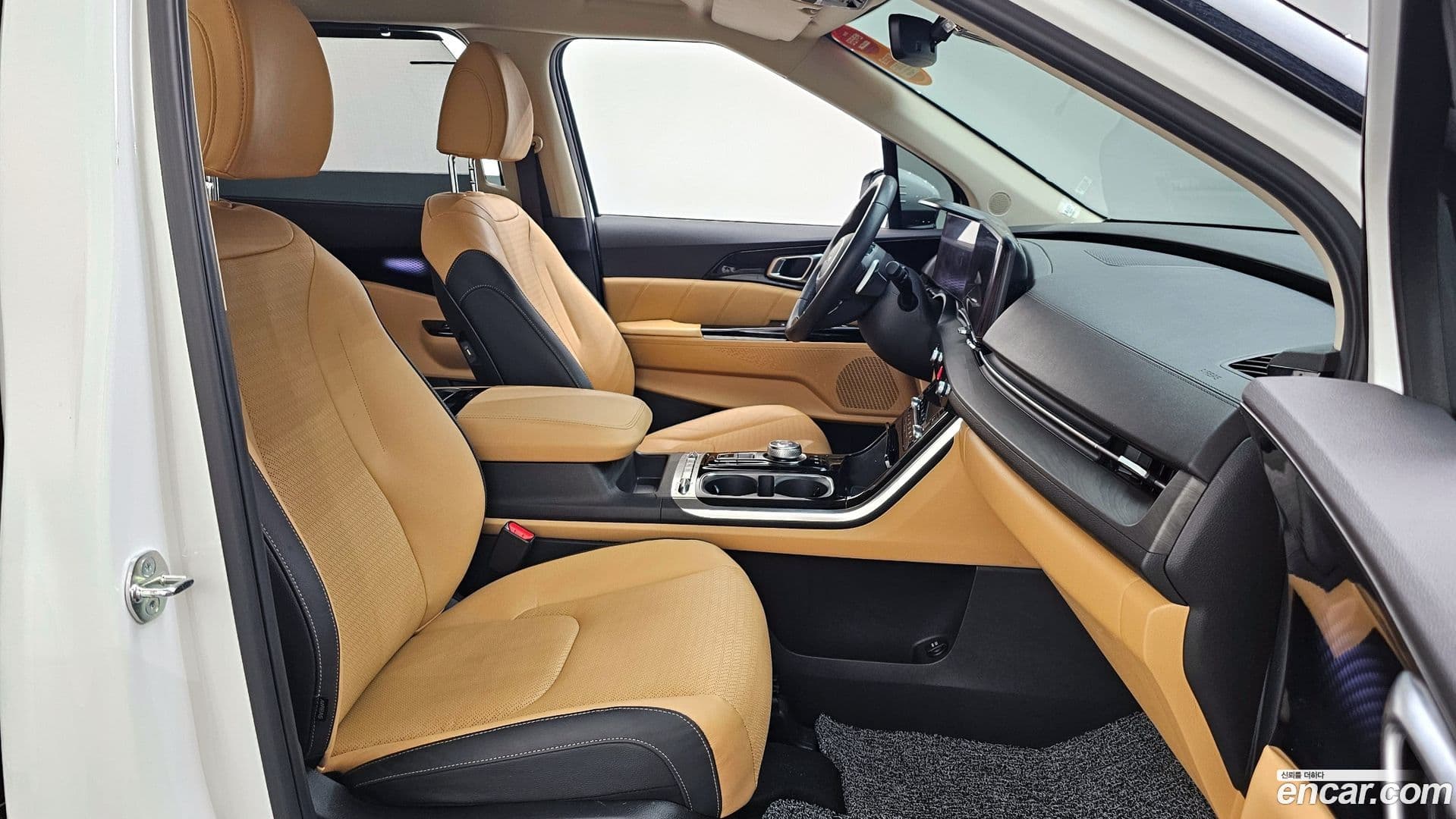 Main__Slider__Photo:Canival Kia 2023.0-10