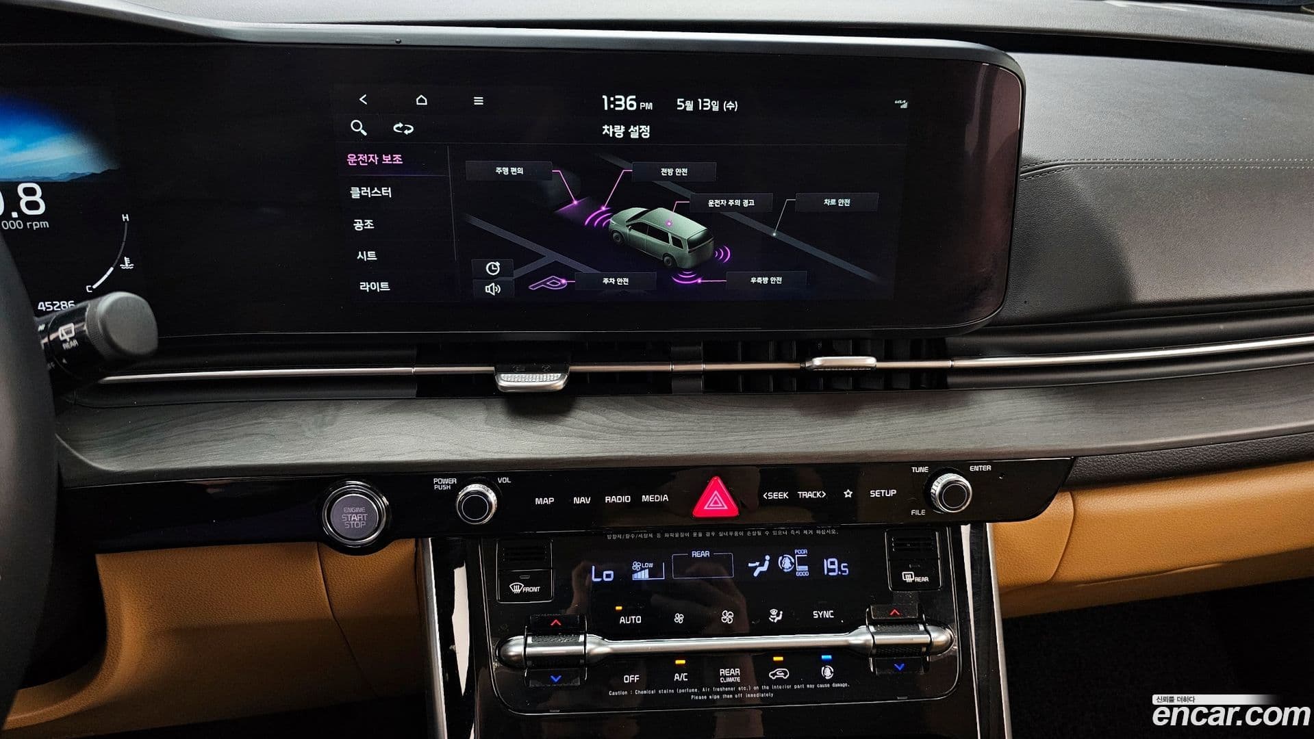 Main__Slider__Photo:Canival Kia 2023.0-14