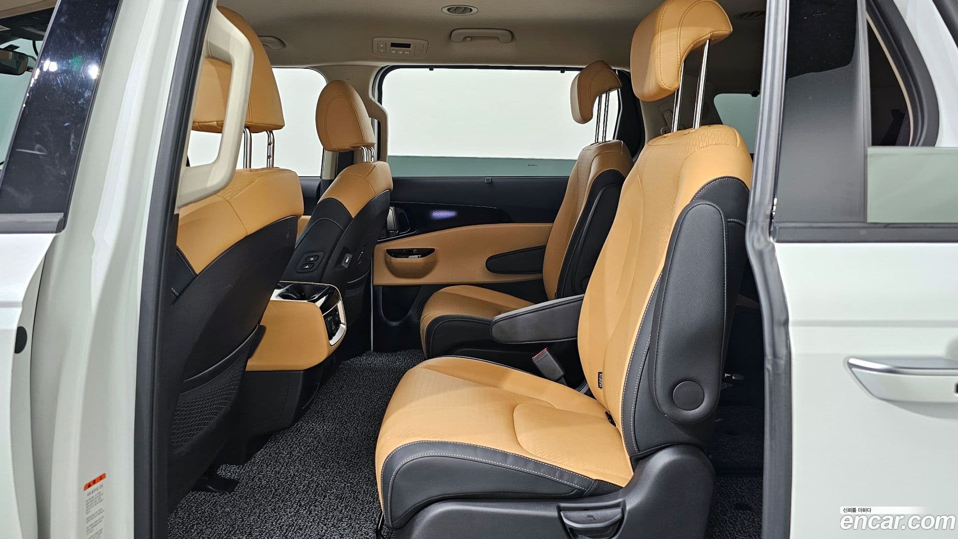 Main__Slider__Photo:Canival Kia 2023.0-25