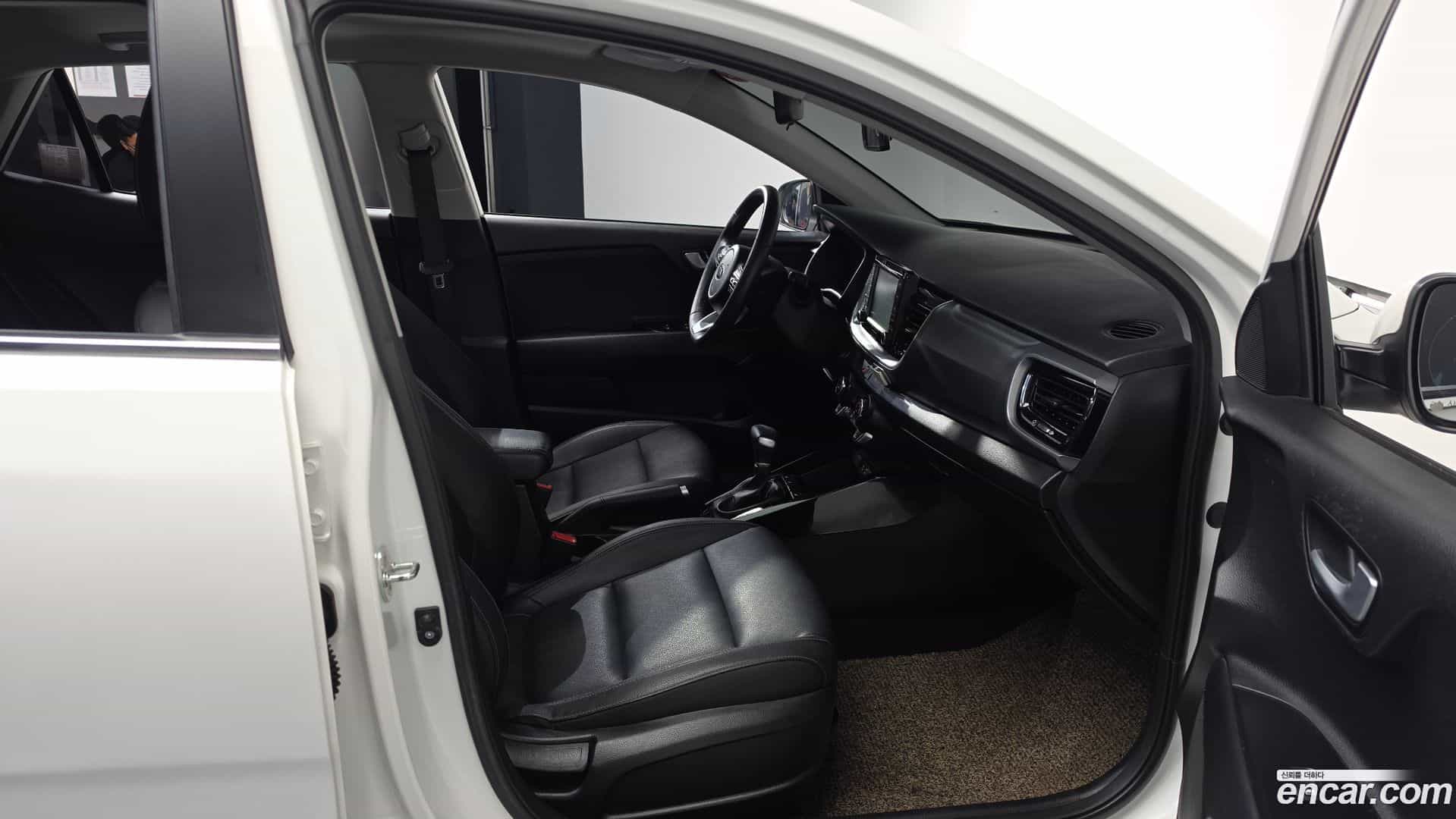 Stonic Kia 2018.2-INNER-036