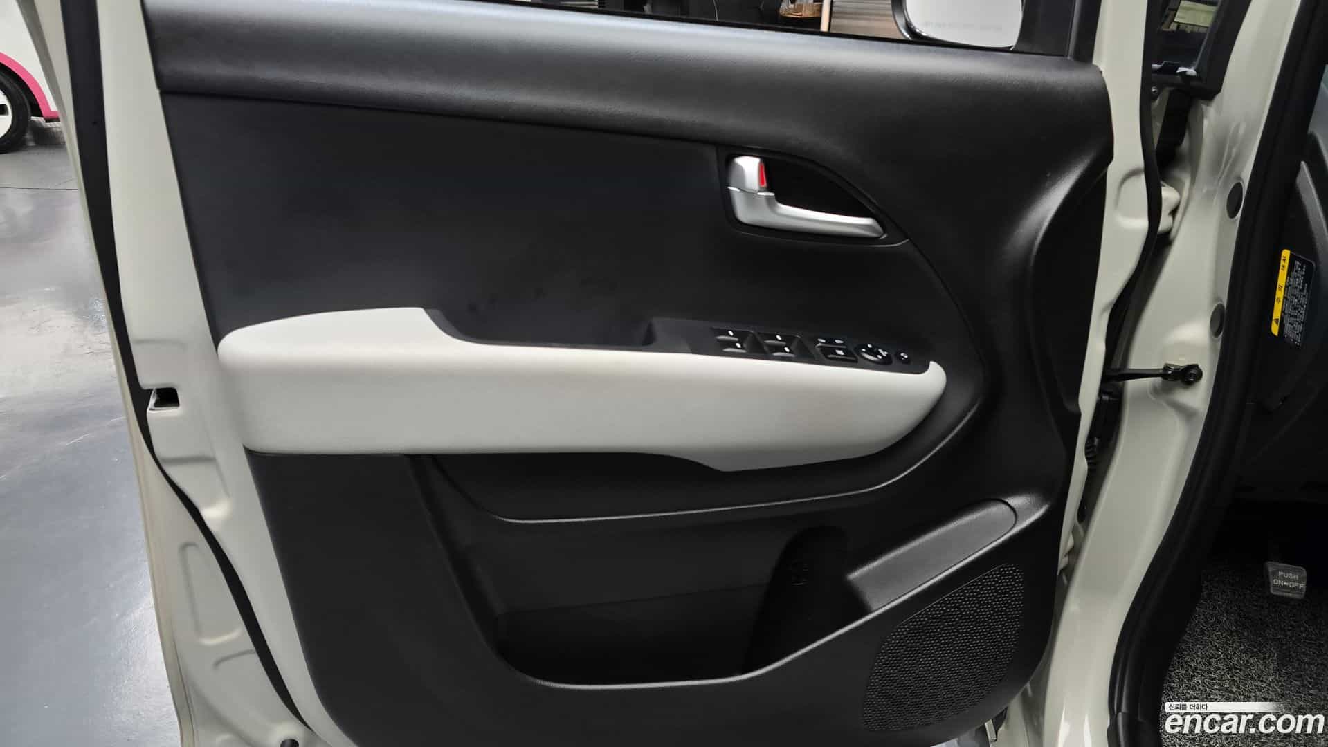 RAY Kia 2023.1-INNER-034