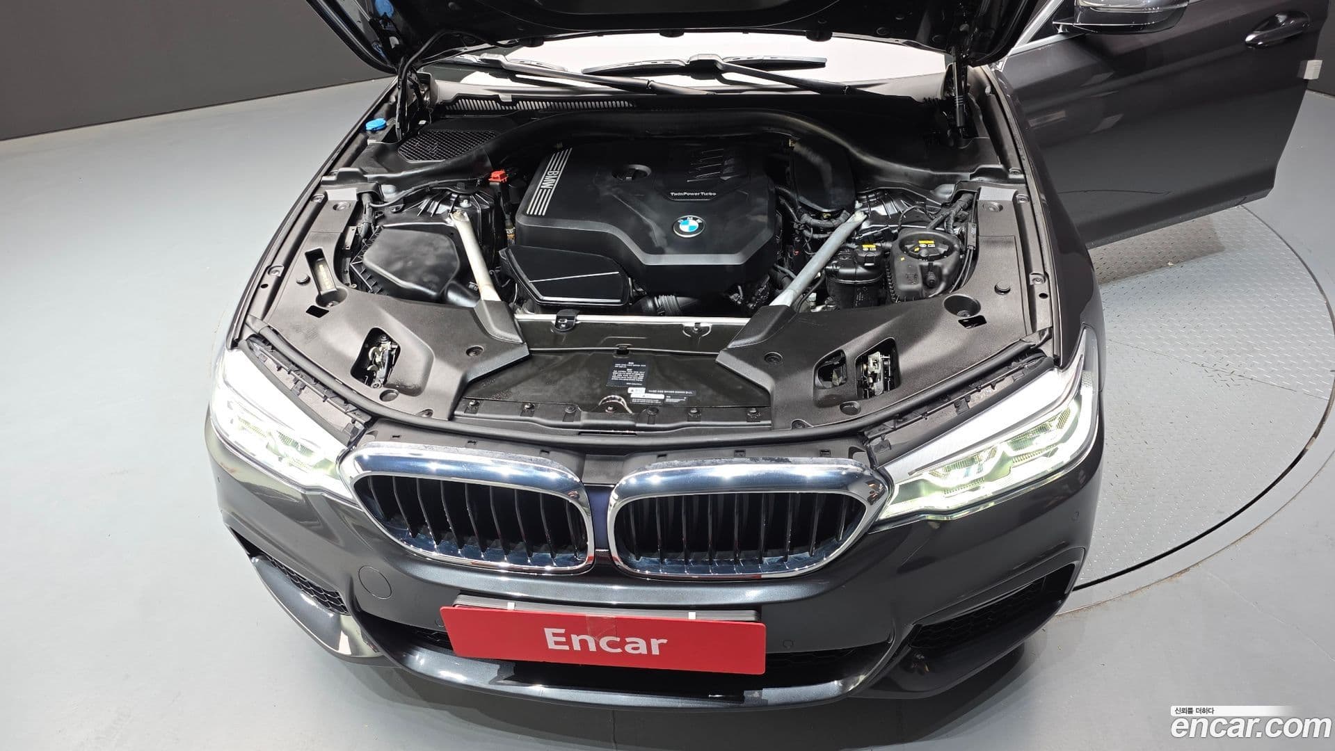 Main__Slider__Photo:5-Series BMW 2020.4-5
