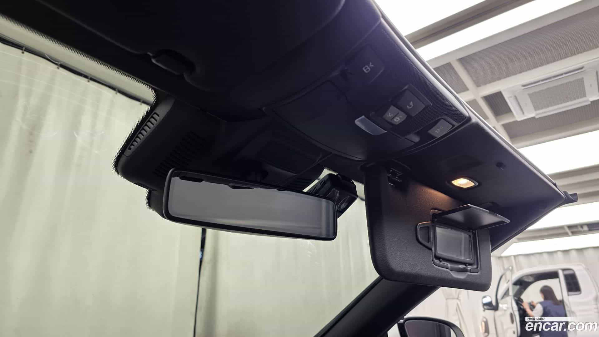 E-Class Mercedes-Benz 2018.10-OPTION-022