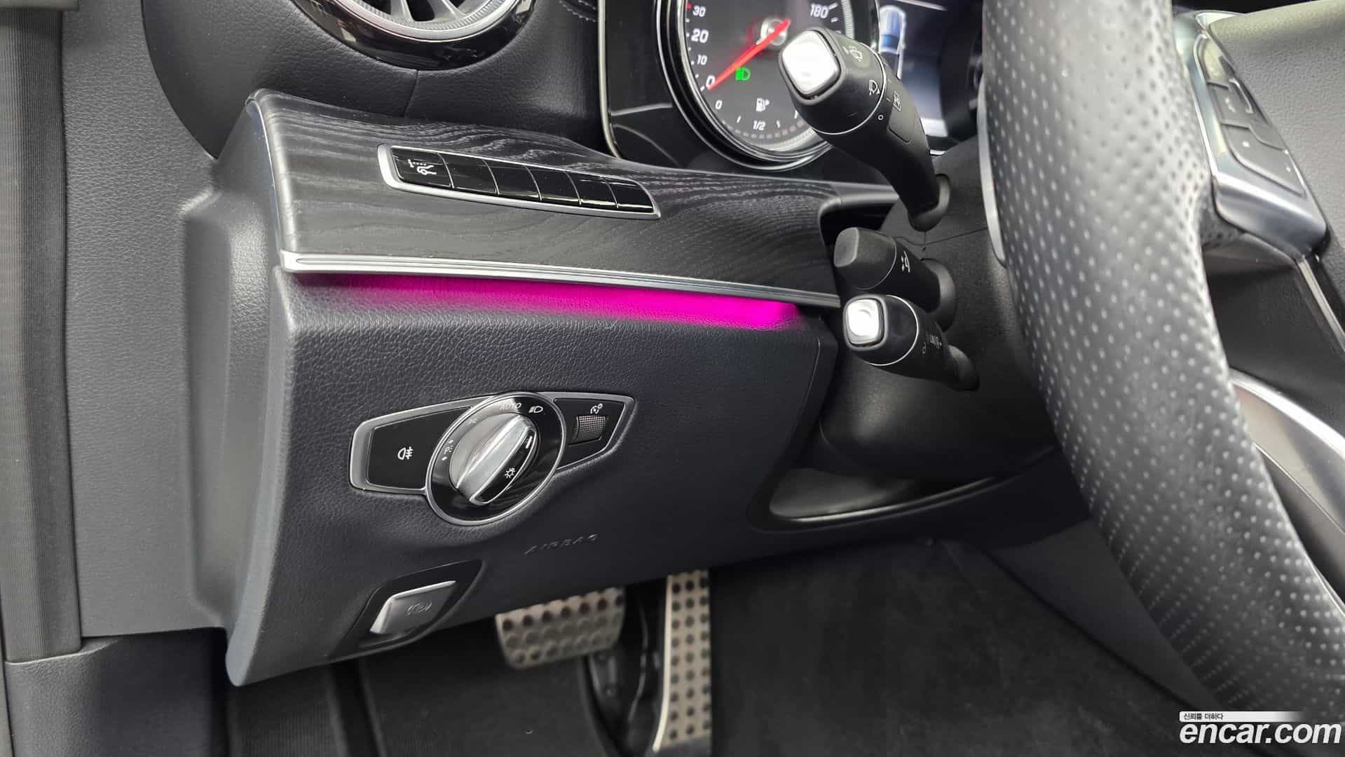 E-Class Mercedes-Benz 2018.10-OPTION-041