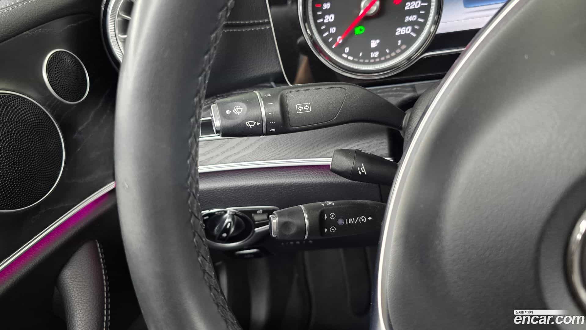 E-Class Mercedes-Benz 2018.10-OPTION-042