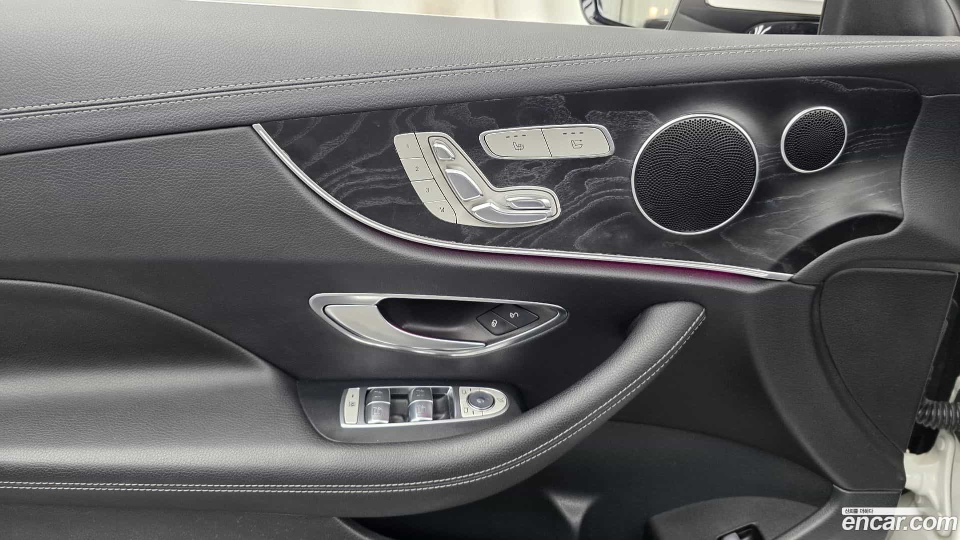 E-Class Mercedes-Benz 2018.10-OPTION-043
