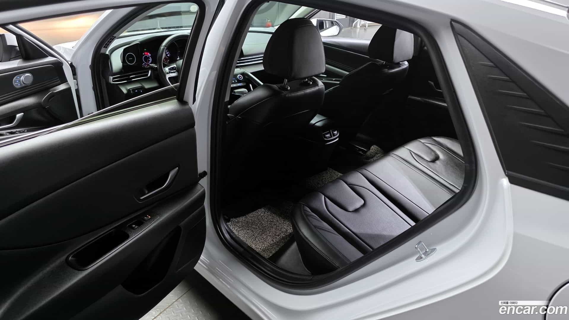 AVANTE Hyundai 2022.4-OPTION-015