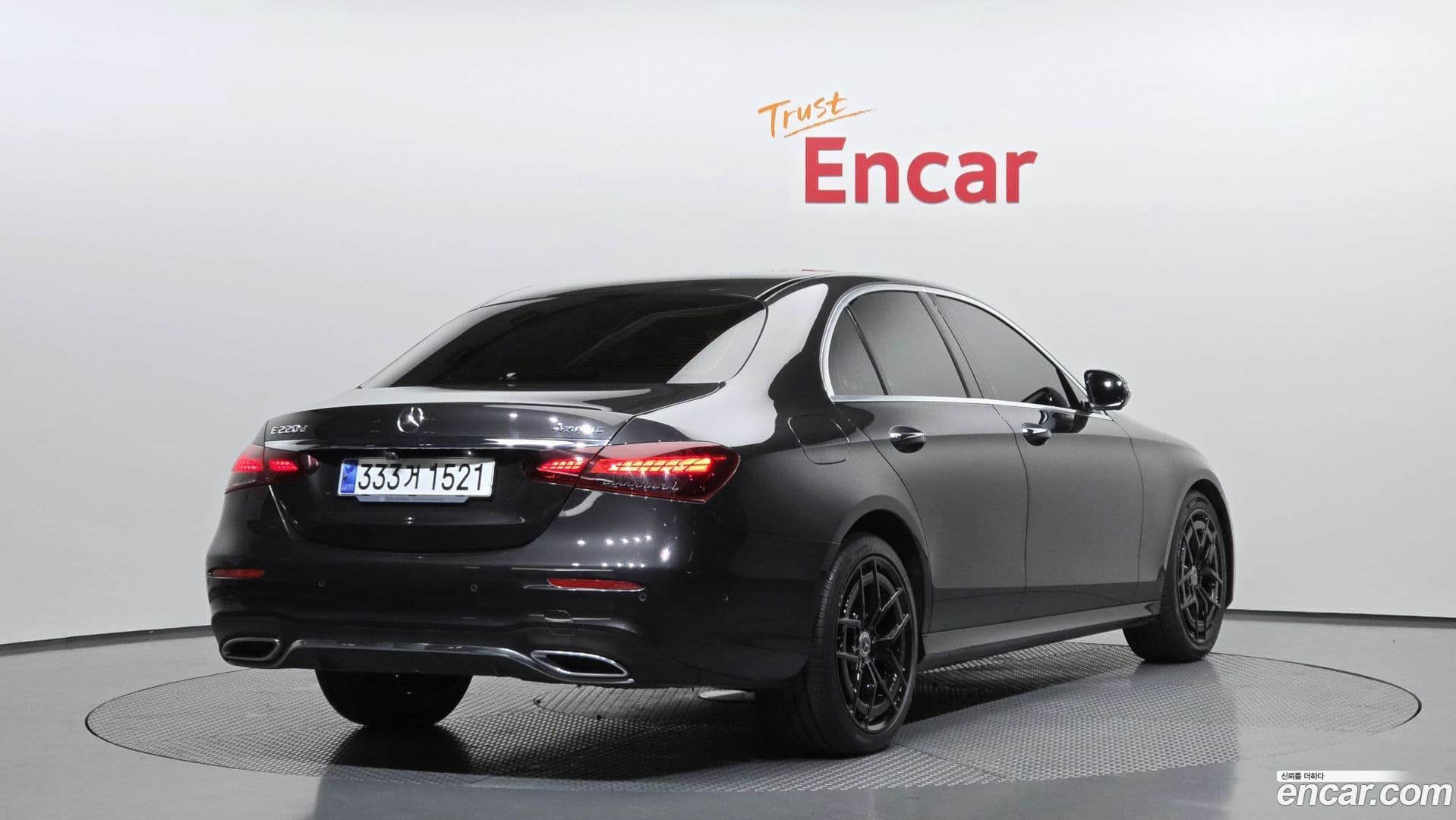 Main__Slider__Photo:E-Class Mercedes-Benz 2021.0-1