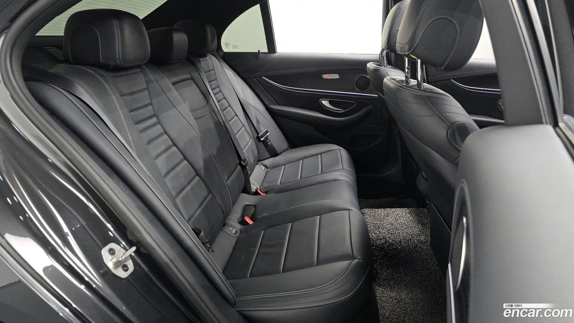 Main__Slider__Photo:E-Class Mercedes-Benz 2021.0-10