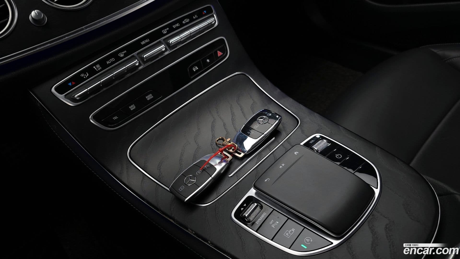 Main__Slider__Photo:E-Class Mercedes-Benz 2021.0-17