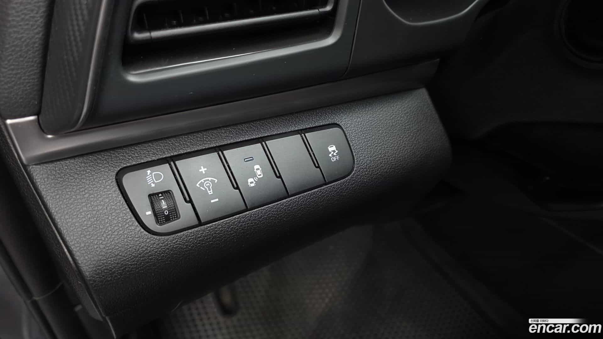AVANTE Hyundai 2019.0-OPTION-021