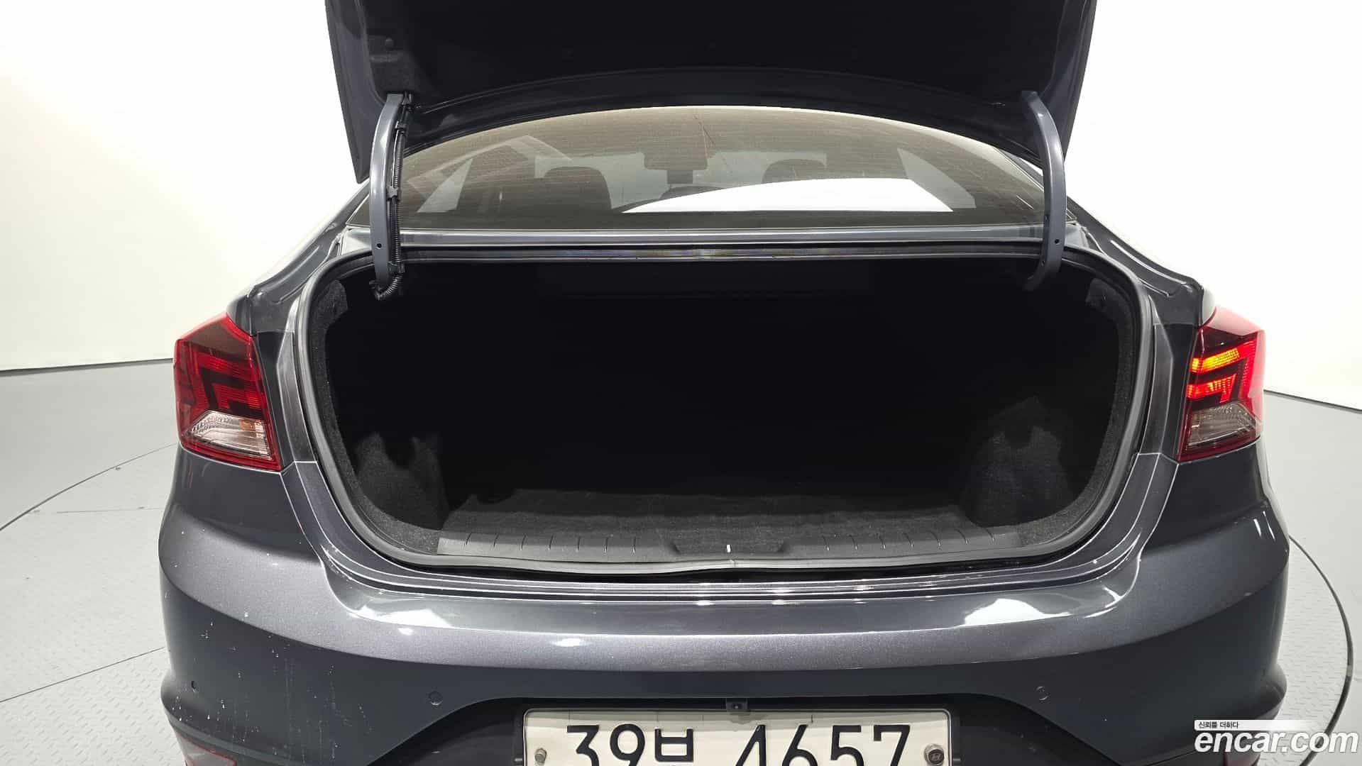 AVANTE Hyundai 2019.0-OPTION-024