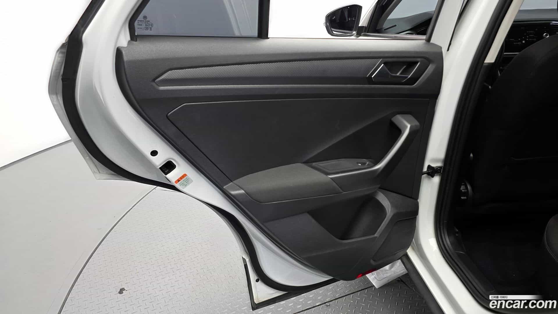 T-Roc Volkswagen 2021.5-INNER-035