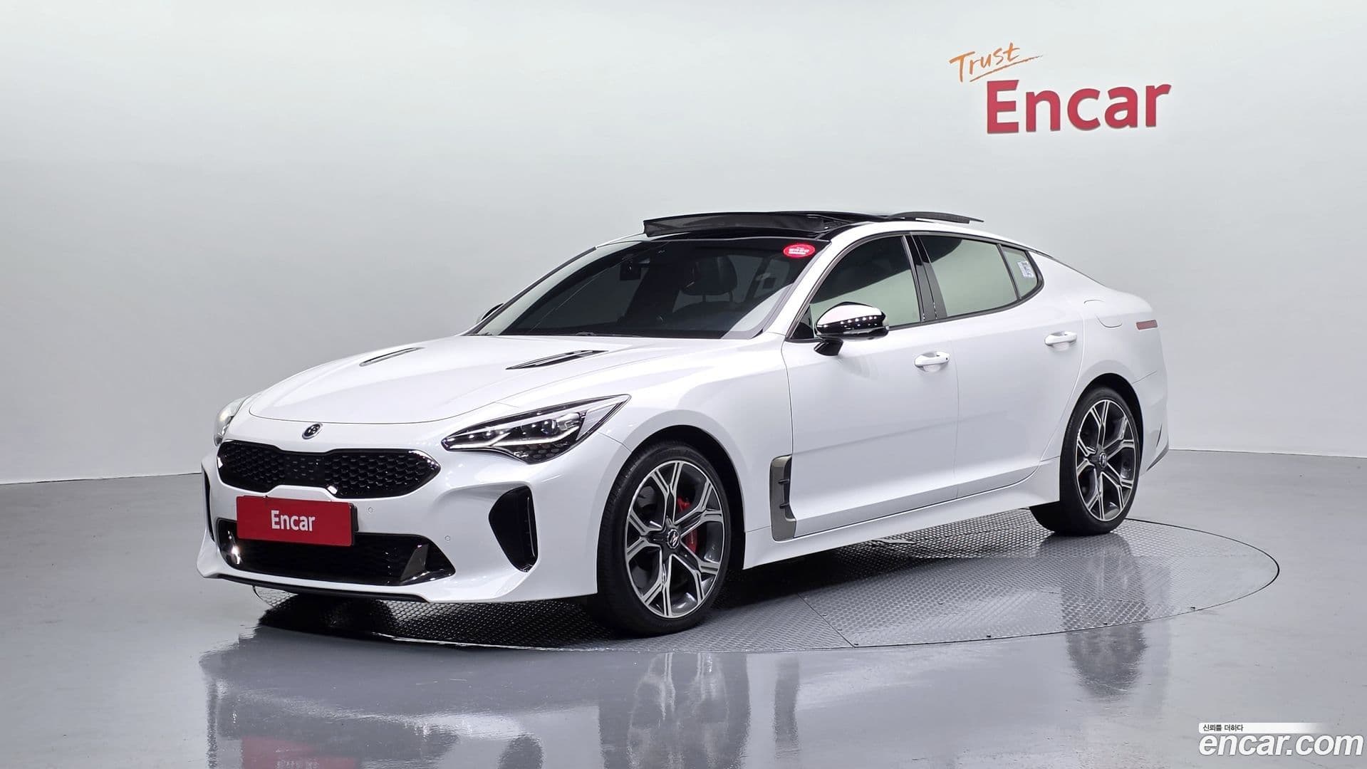 Main__Slider__Photo:Stinger Kia 2017.8-0