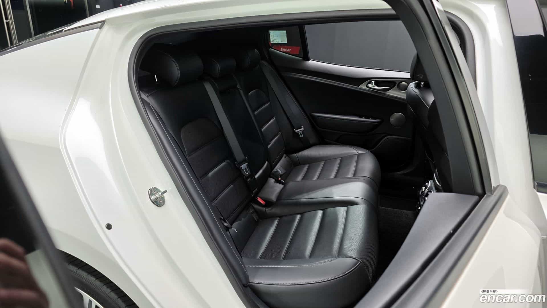 Stinger Kia 2017.8-OPTION-015