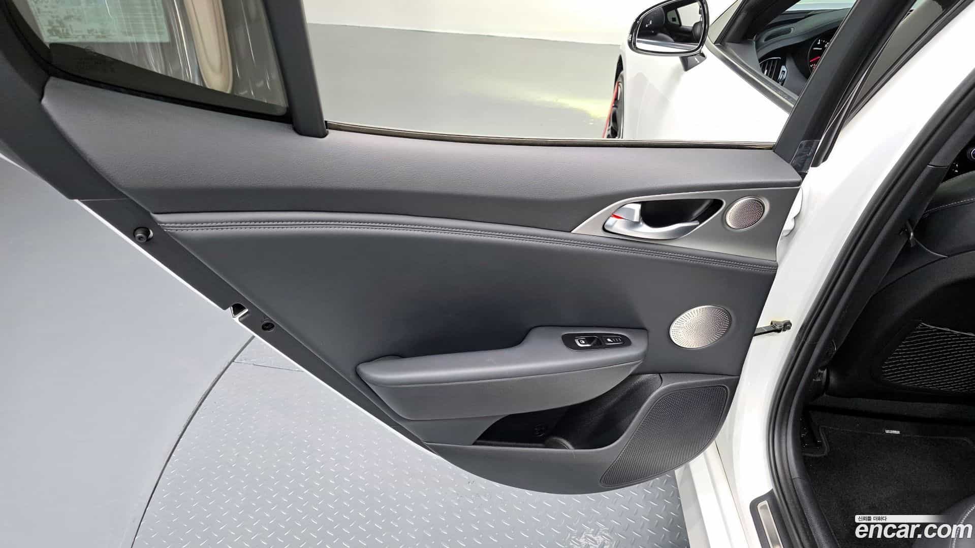 Stinger Kia 2017.8-INNER-035