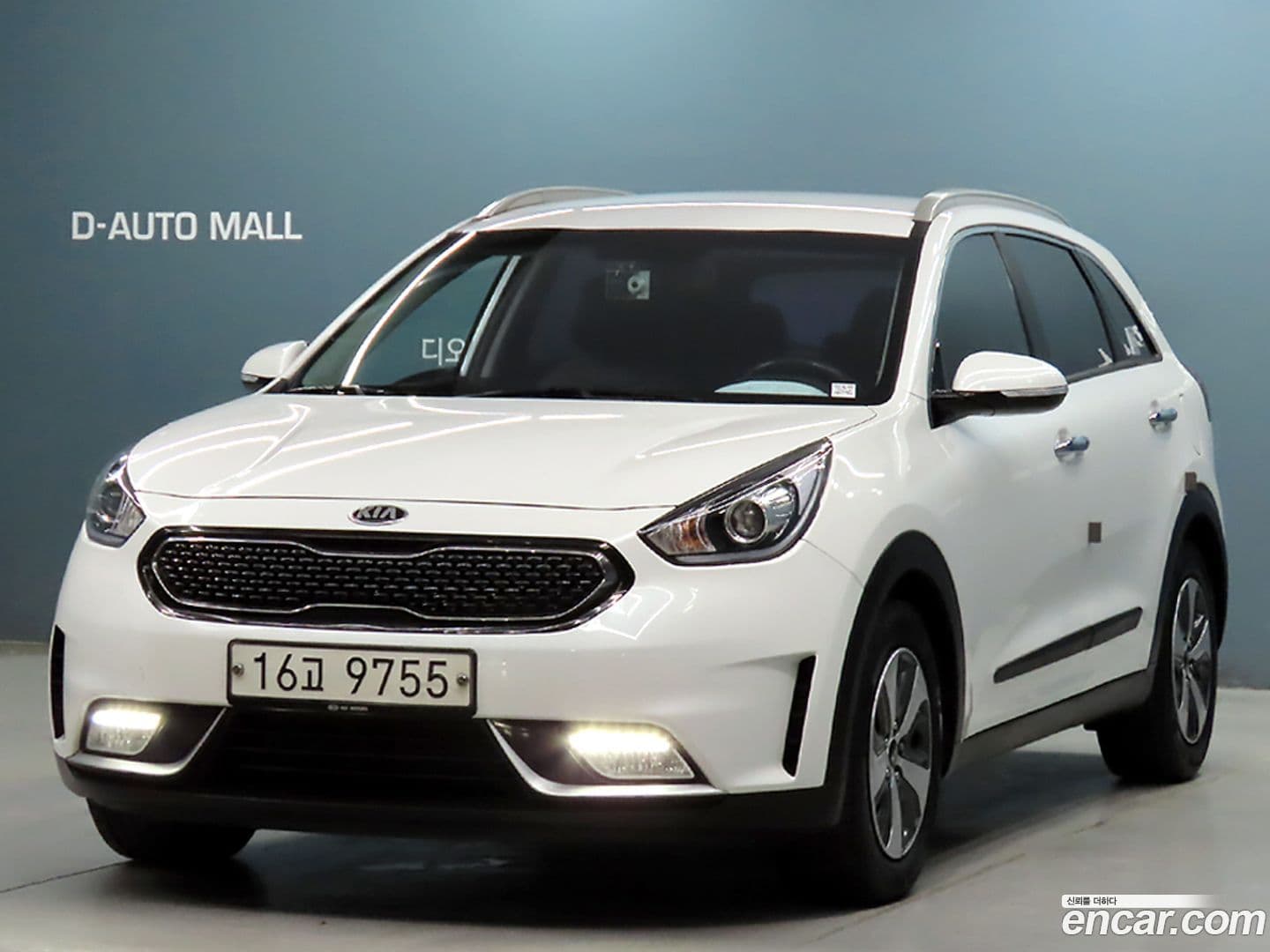 Main__Slider__Photo:Niro Kia 2016.11-0