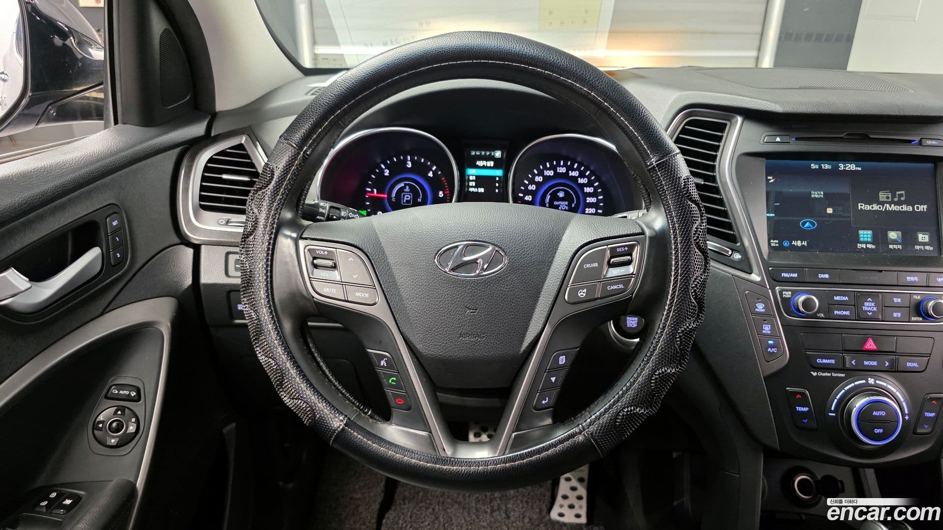 Main__Slider__Photo:Santafe Hyundai 2015.2-11